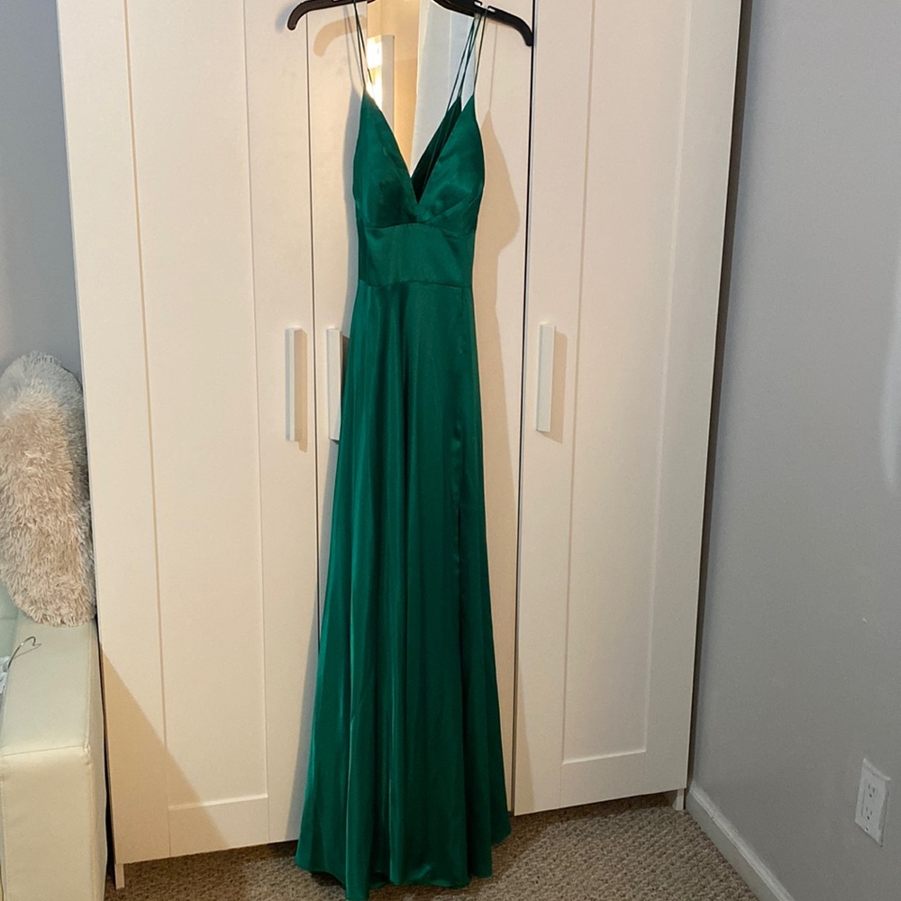 Emerald flowy prom dress